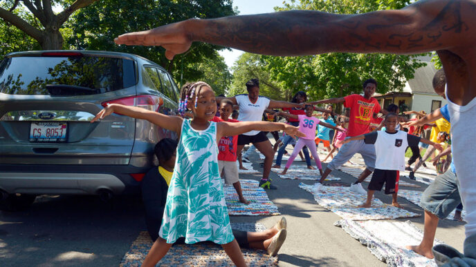 Yoga students practice at I Grow Chicago|Children harvest greens from the gardens at I Grow Chicago